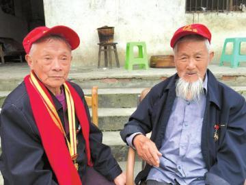 95岁抗战老兵分别70年后重逢不知还能否再见