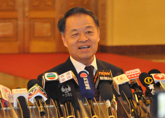“十三五”期间，我国公路、机场建设和快递业发展将重点向中西部倾斜。