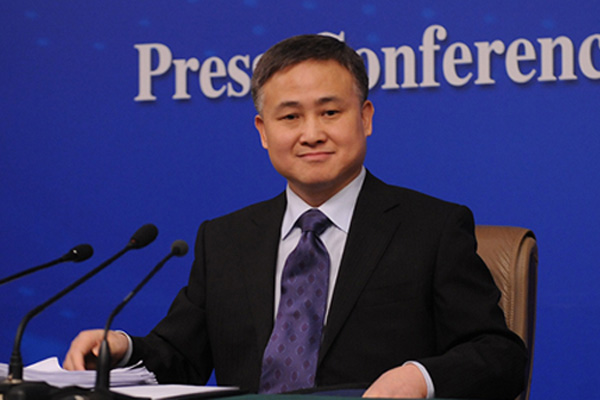 　　潘功胜：首付贷产品增加金融风险 将整治房地产金融业务进行打击