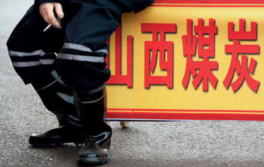 　　产能过剩企业怕断贷财务造假:亏10亿称赚5千万