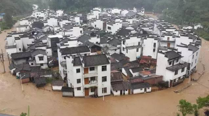　　洪涝灾害致江西上饶市婺源县大鄣山乡受淹
