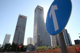 限购限贷无用? 中秋多地购房者依旧“买买买”