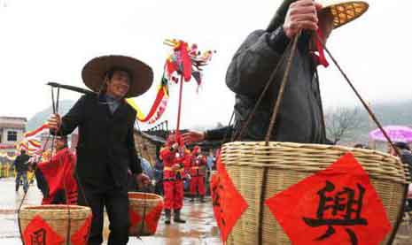 “二月二龙抬头”：吃龙鳞饼 “剃龙头”盼好运