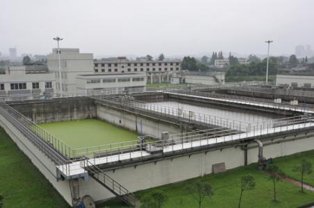 2吨重钢管铺到临水崖壁上！看污水处理厂如何攻克施工难关