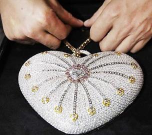 世界最贵手包镶嵌超过4500颗钻石将拍卖